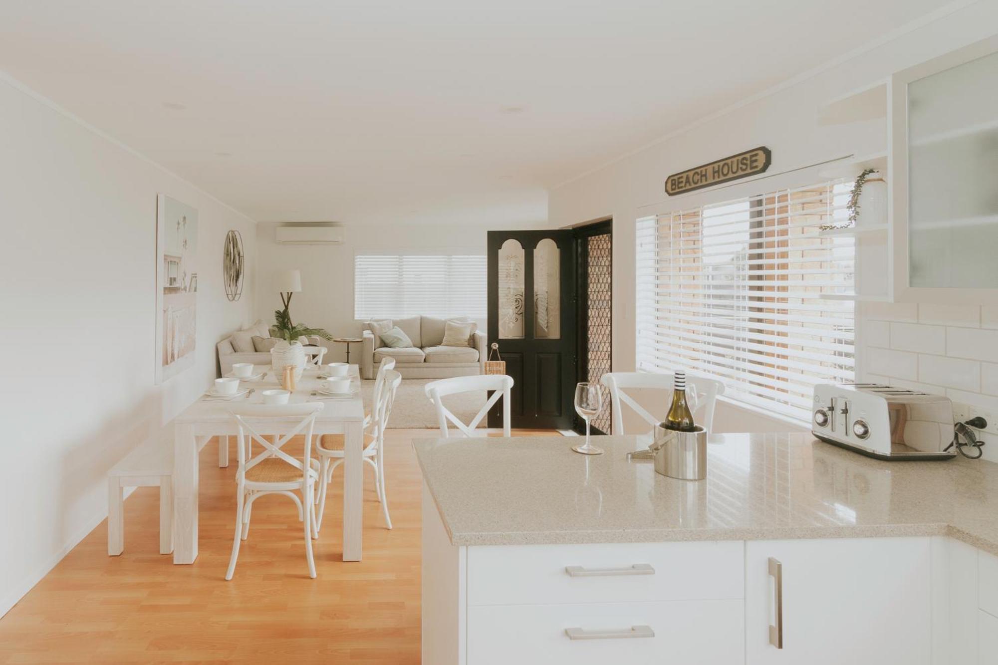 Salty Breeze Beach House Orewa Buitenkant foto