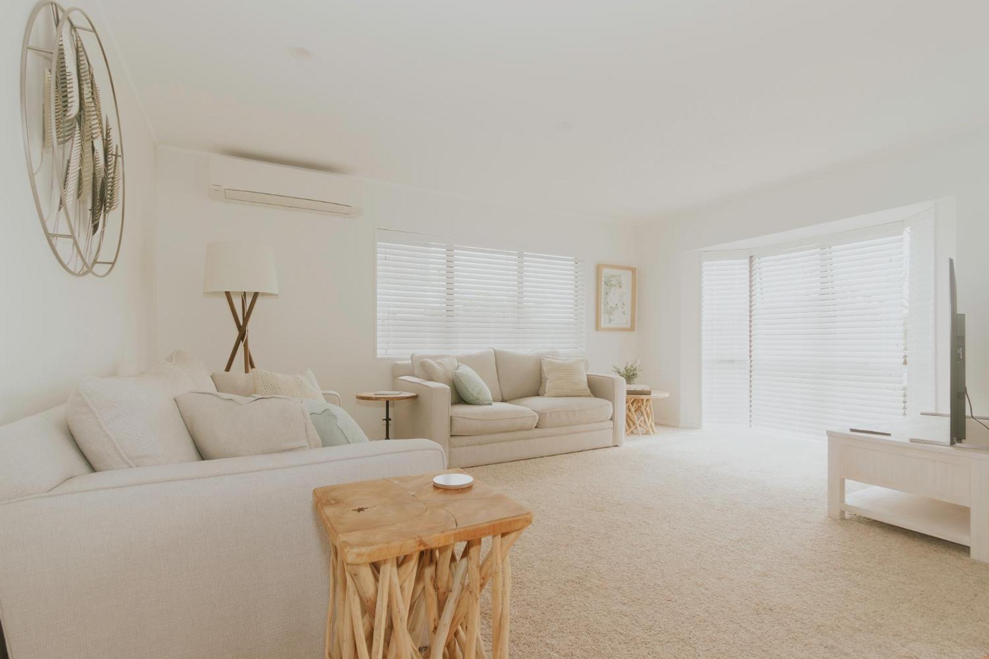 Salty Breeze Beach House Orewa Buitenkant foto
