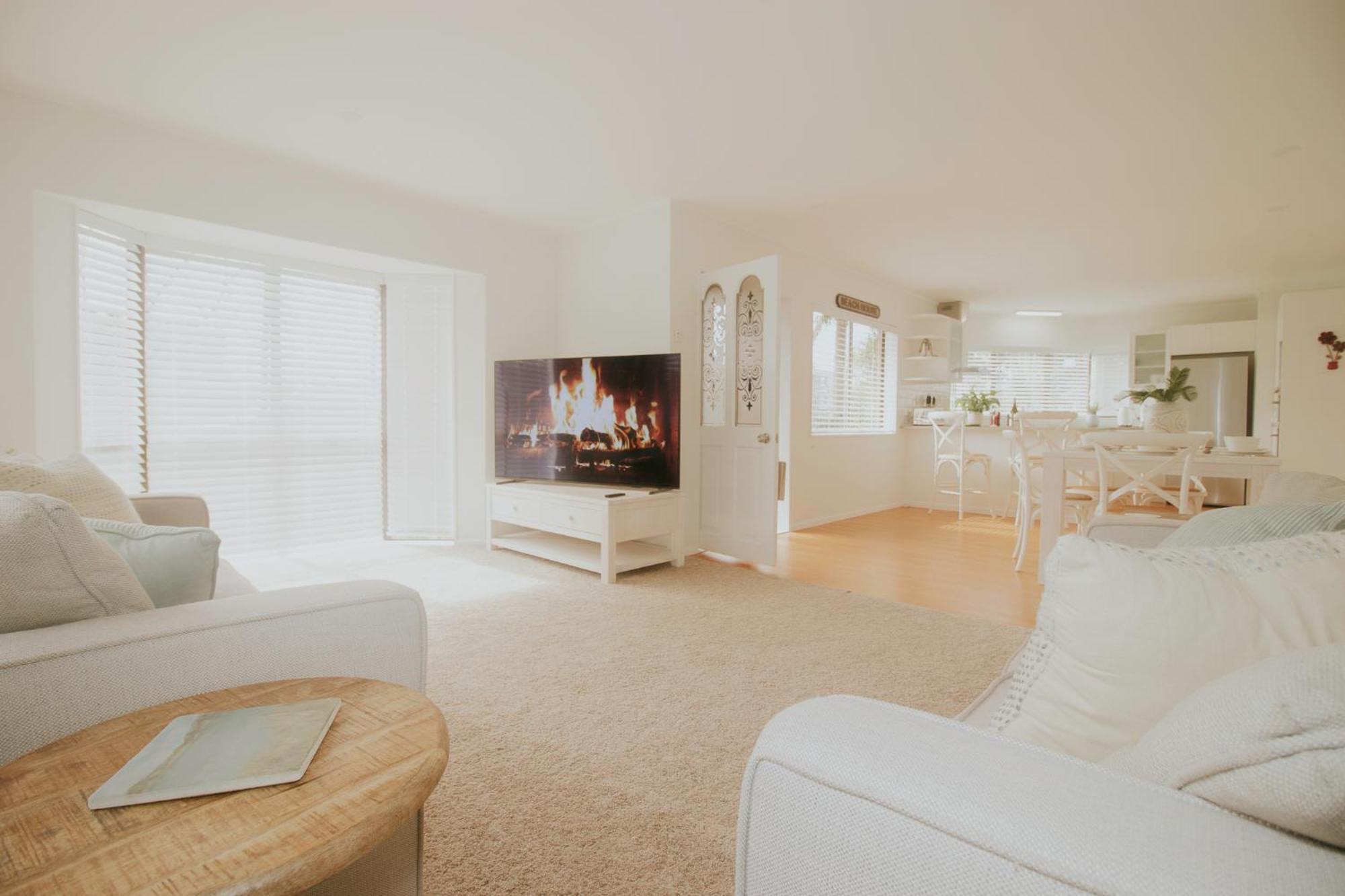 Salty Breeze Beach House Orewa Buitenkant foto